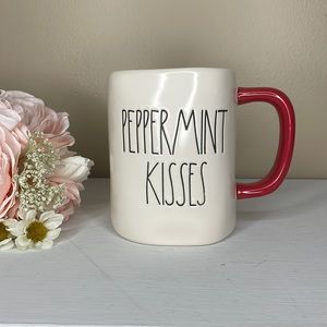 NWT Rae Dunn PEPPERMINT KISSES Mug